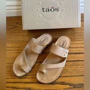 Taos Tan Zone Sandal with Toe-Loop and Adjustable Velcro Strap NWT 9